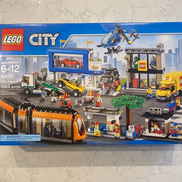 *Retired* Lego City Square set Set 60097 - Picture 1 of 16